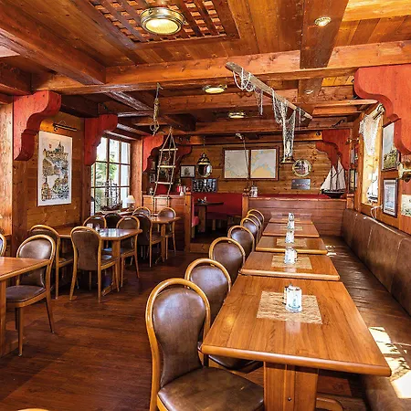 Deutsche Flagge מלון בינץ