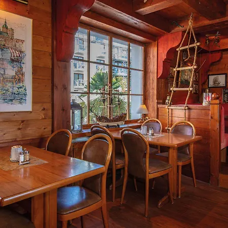 Deutsche Flagge מלון בינץ