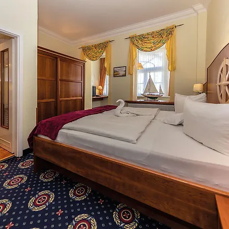 Deutsche Flagge ホテル 3*